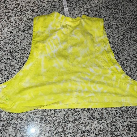Lululemon crop tank 🍋 - Picture 2 of 3